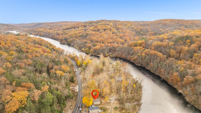 567 Roosevelt Drive, Oxford, CT 06478