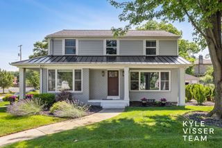 2412 Lake Drive Se, East Grand Rapids, MI 49506