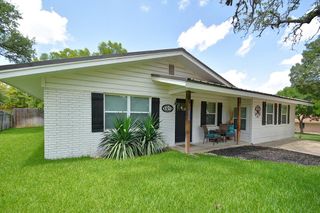 1701 Deer Trail, Kerrville, TX 78028