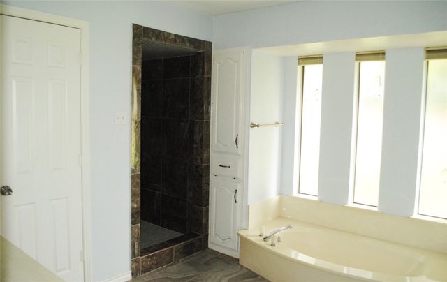 1445 Thunderbrook Drive, Desoto, TX 75115