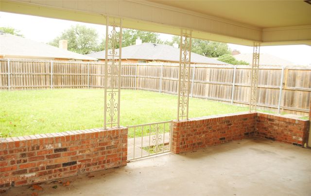 1445 Thunderbrook Drive, Desoto, TX 75115