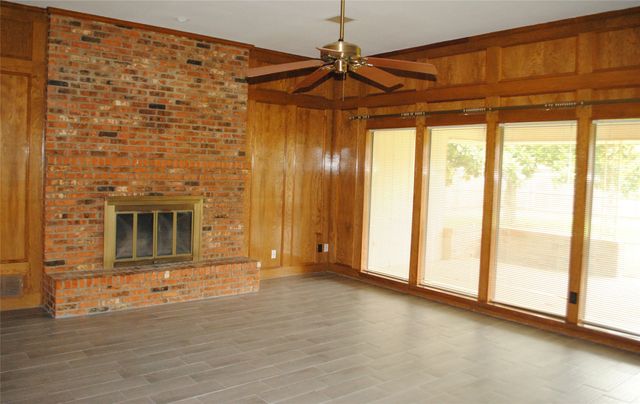 1445 Thunderbrook Drive, Desoto, TX 75115