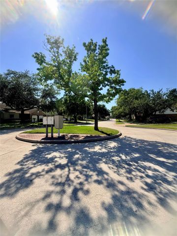 4802 Kleinmeadow Court, Houston, TX 77066