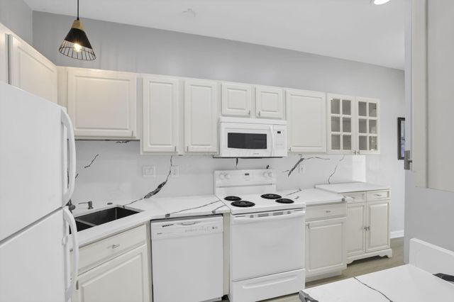 2573 Rustling Oak Boulevard, Hilliard, OH 43026