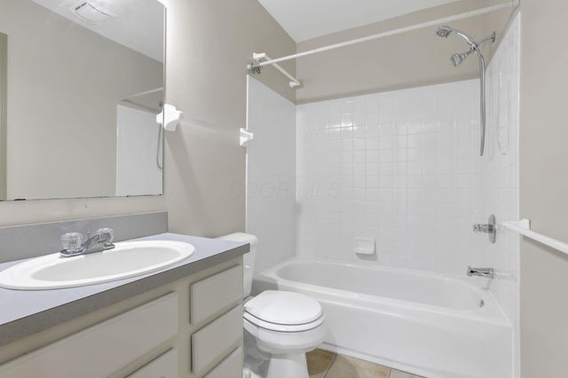 2573 Rustling Oak Boulevard, Hilliard, OH 43026