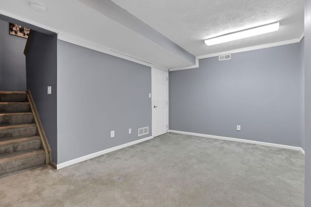 2573 Rustling Oak Boulevard, Hilliard, OH 43026