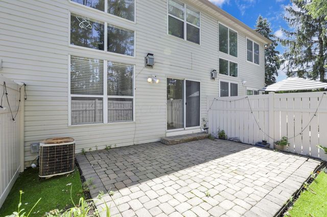 2573 Rustling Oak Boulevard, Hilliard, OH 43026
