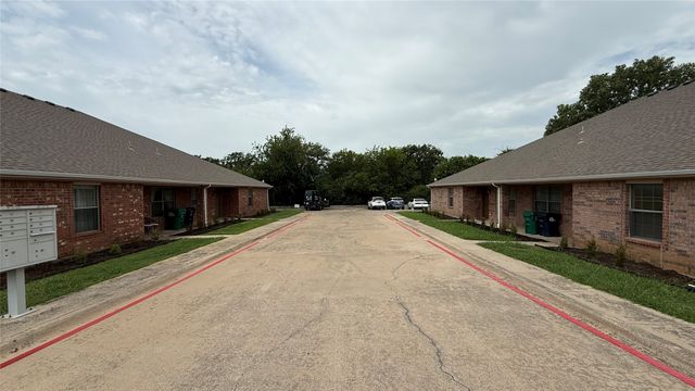 2335 N Elm Street, Denton, TX 76201