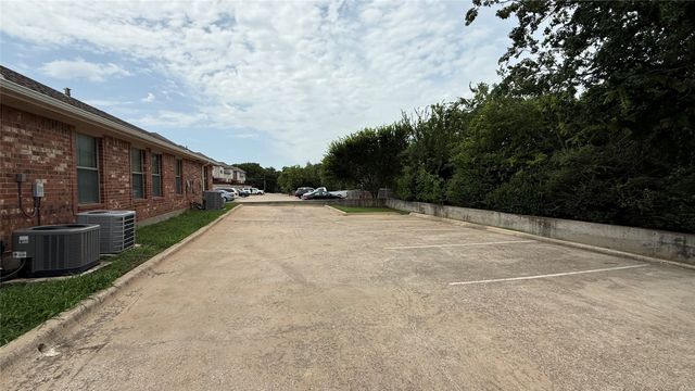 2335 N Elm Street, Denton, TX 76201