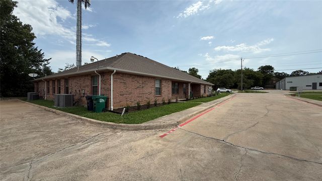 2335 N Elm Street, Denton, TX 76201