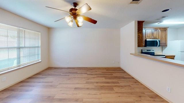 2335 N Elm Street, Denton, TX 76201