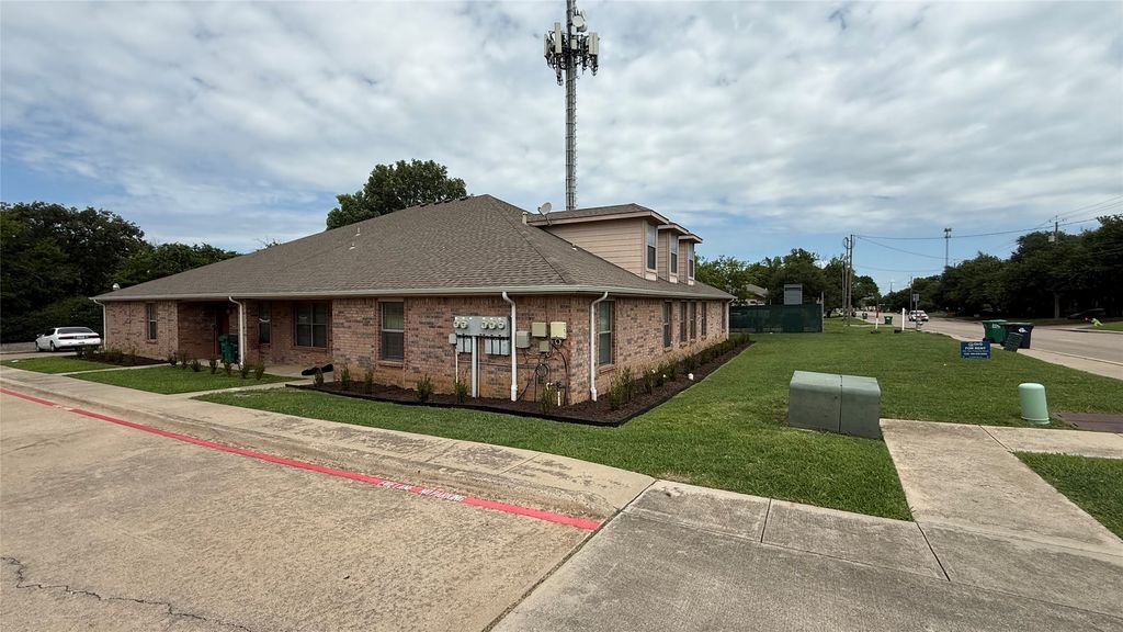 2335 N Elm Street, Denton, TX 76201