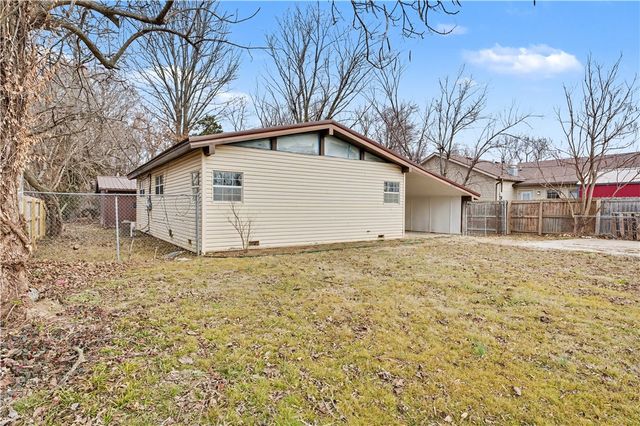 1015 E Tulsa Street, Siloam Springs, AR 72761