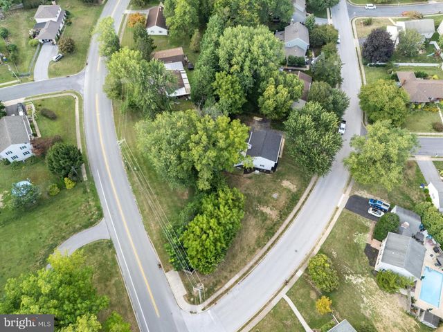 4119 GREYWOOD DR, York, PA 17402