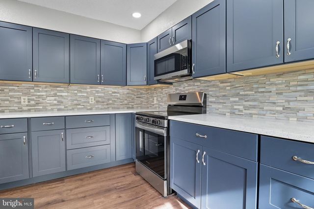 4119 GREYWOOD DR, York, PA 17402