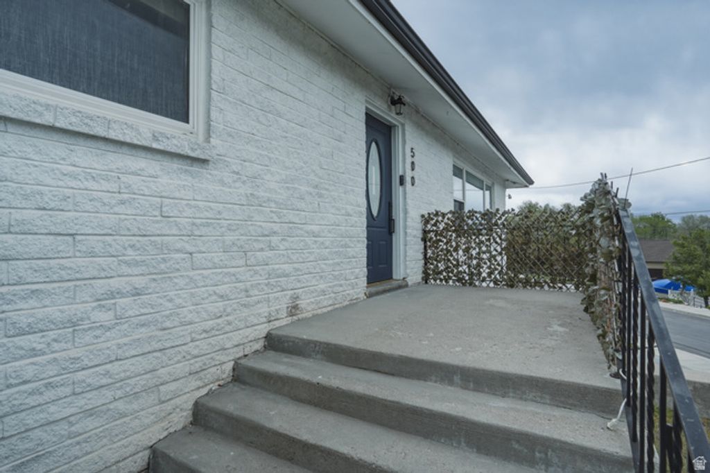 Image 4 of property listing at 500 N 800 E, Springville, UT 84663