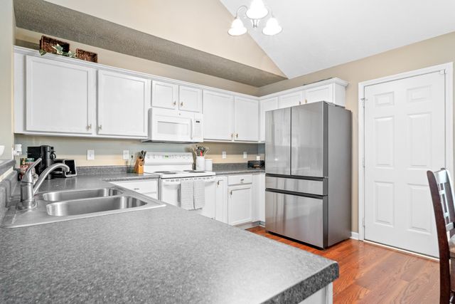 1521 Carrick Dr, Murfreesboro, TN 37128