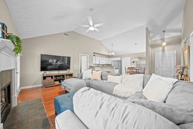 1521 Carrick Dr, Murfreesboro, TN 37128