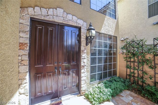 2863 Queens Courtyard Drive, Las Vegas, NV 89109