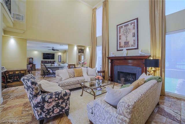 2863 Queens Courtyard Drive, Las Vegas, NV 89109