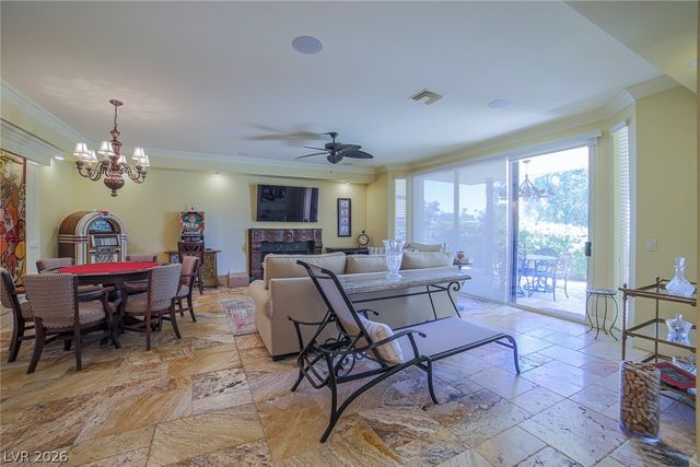 2863 Queens Courtyard Drive, Las Vegas, NV 89109