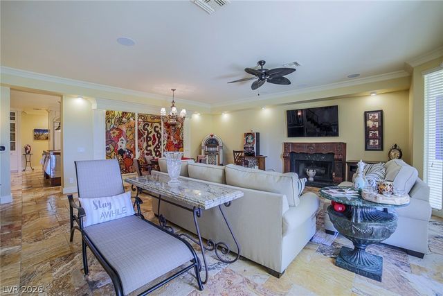2863 Queens Courtyard Drive, Las Vegas, NV 89109