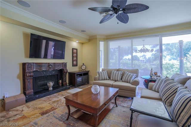 2863 Queens Courtyard Drive, Las Vegas, NV 89109