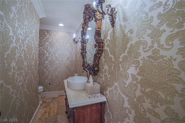 2863 Queens Courtyard Drive, Las Vegas, NV 89109