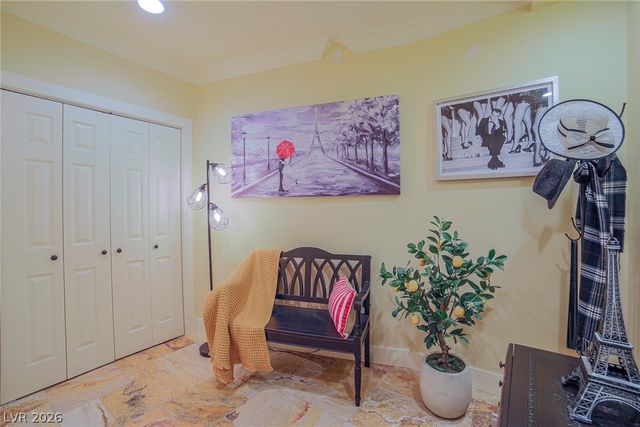 2863 Queens Courtyard Drive, Las Vegas, NV 89109