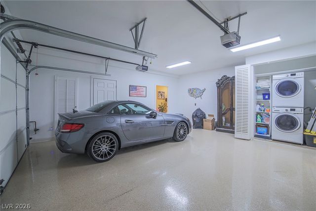 2863 Queens Courtyard Drive, Las Vegas, NV 89109