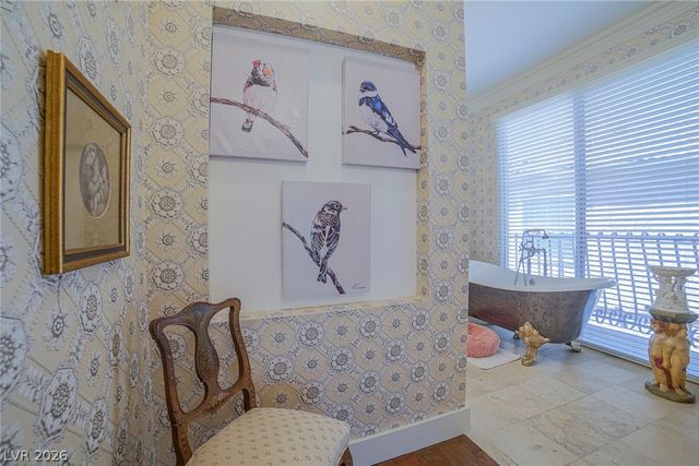 2863 Queens Courtyard Drive, Las Vegas, NV 89109