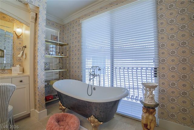2863 Queens Courtyard Drive, Las Vegas, NV 89109