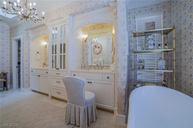2863 Queens Courtyard Drive, Las Vegas, NV 89109