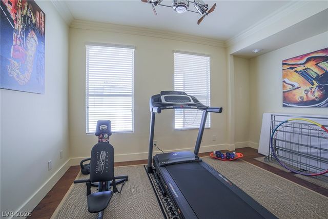 2863 Queens Courtyard Drive, Las Vegas, NV 89109