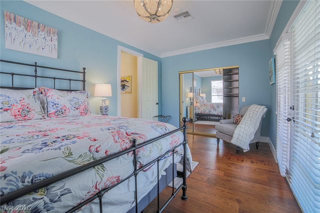 2863 Queens Courtyard Drive, Las Vegas, NV 89109