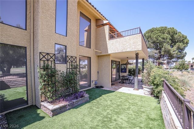 2863 Queens Courtyard Drive, Las Vegas, NV 89109