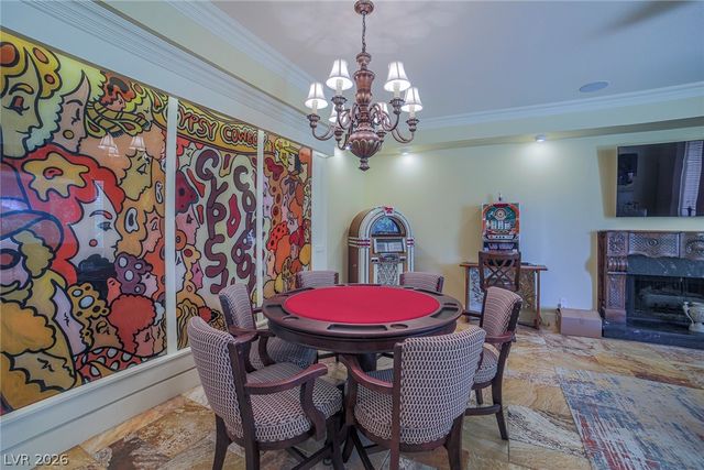 2863 Queens Courtyard Drive, Las Vegas, NV 89109