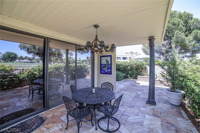 2863 Queens Courtyard Drive, Las Vegas, NV 89109