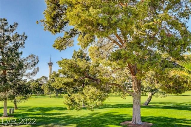 2863 Queens Courtyard Drive, Las Vegas, NV 89109