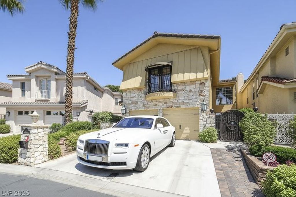 2863 Queens Courtyard Drive, Las Vegas, NV 89109