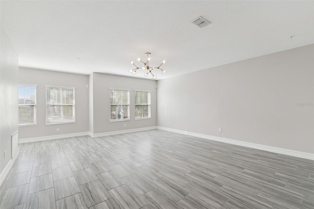 Image 17 of property listing at 4921 W PAUL AVENUE 4, Tampa, FL 33611