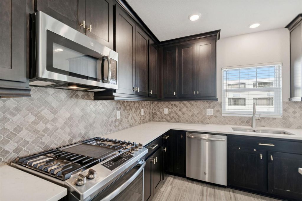 Image 34 of property listing at 4921 W PAUL AVENUE 4, Tampa, FL 33611