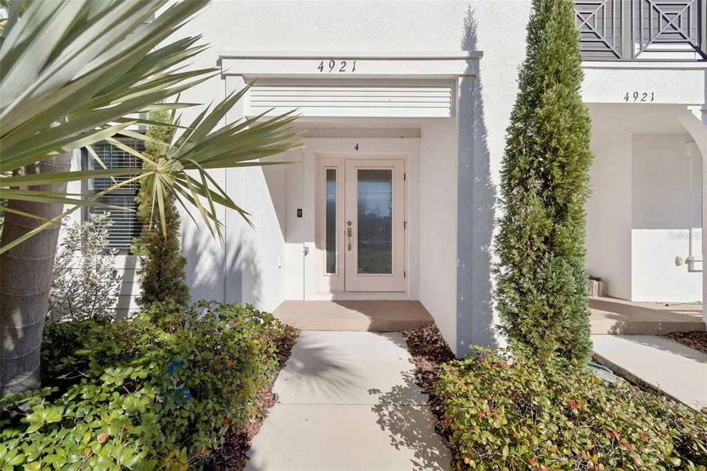 Image 5 of property listing at 4921 W PAUL AVENUE 4, Tampa, FL 33611