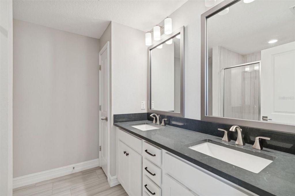 Image 44 of property listing at 4921 W PAUL AVENUE 4, Tampa, FL 33611