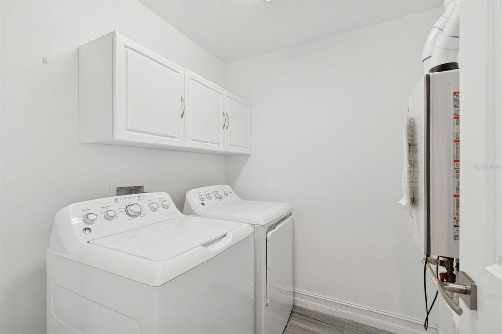 Image 54 of property listing at 4921 W PAUL AVENUE 4, Tampa, FL 33611