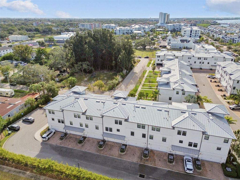 Image 67 of property listing at 4921 W PAUL AVENUE 4, Tampa, FL 33611