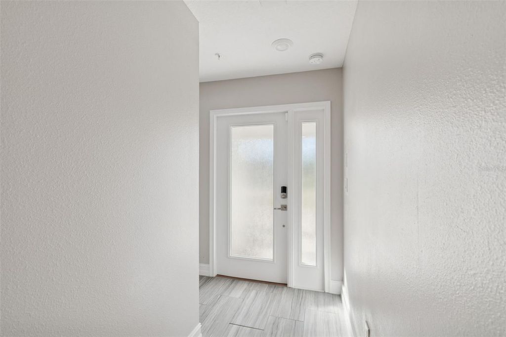 Image 8 of property listing at 4921 W PAUL AVENUE 4, Tampa, FL 33611