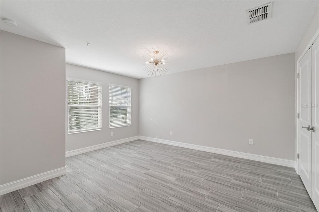 Image 9 of property listing at 4921 W PAUL AVENUE 4, Tampa, FL 33611