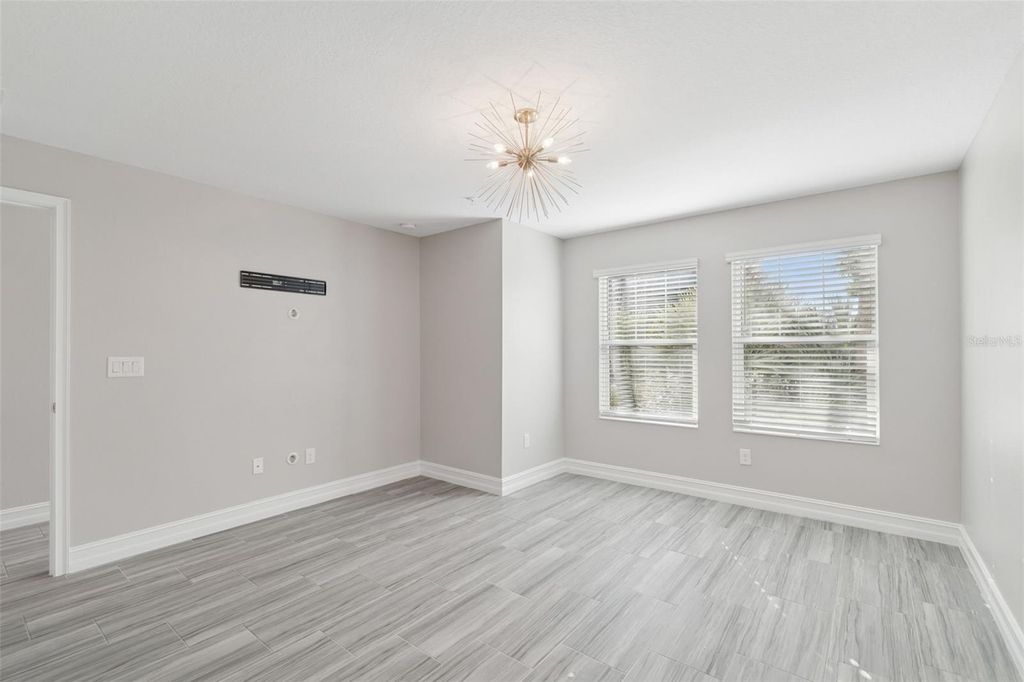 Image 10 of property listing at 4921 W PAUL AVENUE 4, Tampa, FL 33611