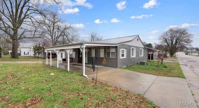 345 S Catalpa Street, Dexter, MO 63841